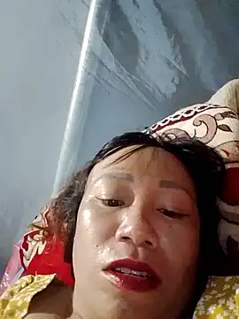 Snapshot of Moon_squirtt chatting on July 19, 2026, 10:13 pm Moon squirtt online show from July 19, 2026, 10:13 pm