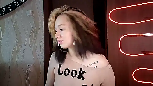 Snapshot of ElianaFox_ chatting on July 9, 2026, 8:29 am ElianaFox online show from July 9, 2026, 8:29 am