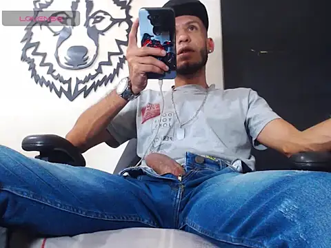 Snapshot of WOLFMONSTERDICK chatting on March 21, 2025, 10:50 pm WOLFMONSTERDICK online show from March 21, 2025, 10:50 pm