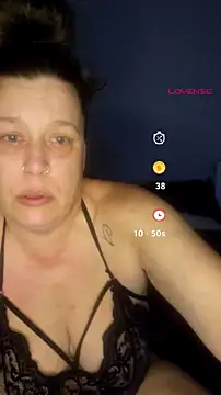 Snapshot of London-MollyXX chatting on July 10, 2026, 10:01 pm London-MollyXX online show from July 10, 2026, 10:01 pm