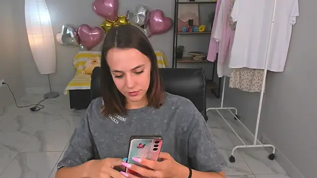 RoseRhodes online show from June 30, 2026, 1:23 pm