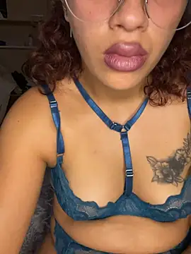 Snapshot of BiaaSexxy chatting on July 19, 2026, 6:33 pm BiaaSexxy online show from July 19, 2026, 6:33 pm