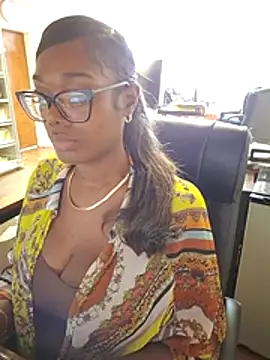 Snapshot of Hottiechocolatier chatting on July 1, 2026, 7:46 pm Hottiechocolatier online show from July 1, 2026, 7:46 pm