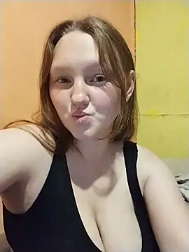 Snapshot of hi__loveee chatting on July 23, 2026, 9:35 pm hi loveee online show from July 23, 2026, 9:35 pm