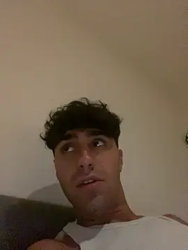 Snapshot of alessio2026xx chatting on July 16, 2026, 8:15 pm alessio2026xx online show from July 16, 2026, 8:15 pm