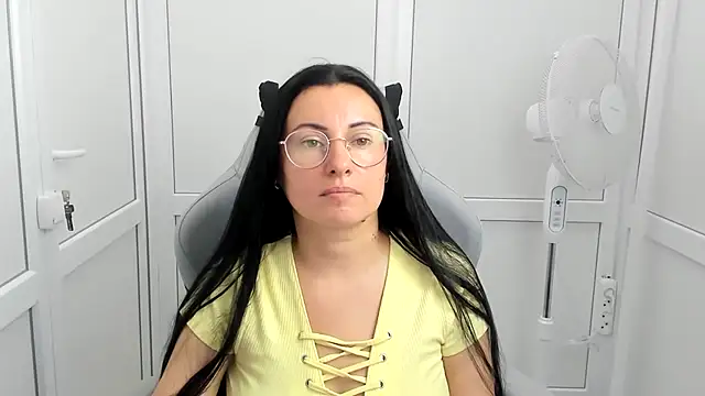 ChloeVibee online show from July 2, 2026, 1:06 pm