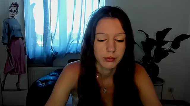 Lunaa x44 online show from July 5, 2026, 7:48 am