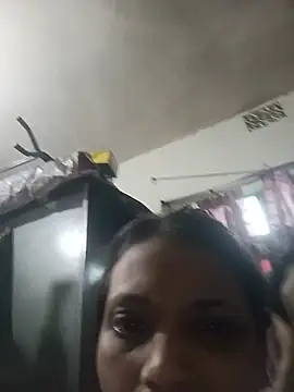 Snapshot of Moyna_52 chatting on July 4, 2026, 3:35 am Moyna 52 online show from July 4, 2026, 3:35 am