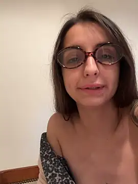AmeliContreras online show from July 7, 2026, 11:09 pm