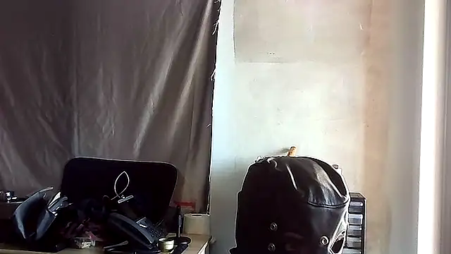 Snapshot of mikey-s-cort chatting on July 4, 2026, 1:28 pm mikey-s-cort online show from July 4, 2026, 1:28 pm