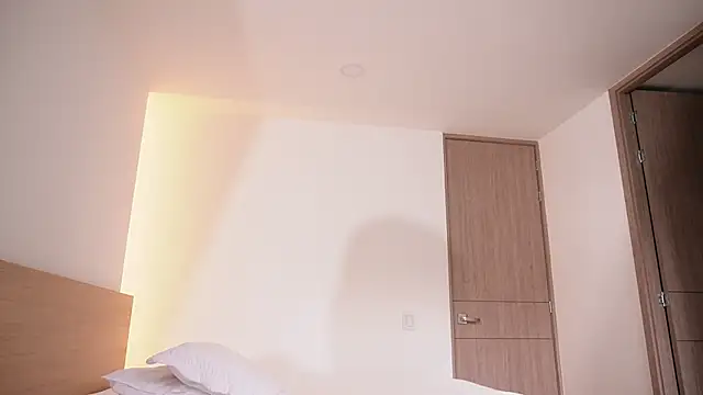 Snapshot of Veymont_ chatting on July 7, 2026, 7:18 pm Veymont online show from July 7, 2026, 7:18 pm