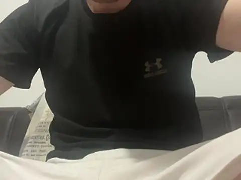 Emreq00 online show from July 14, 2026, 4:23 pm