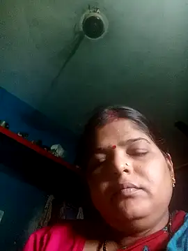 Snapshot of hot_bhabi1 chatting on July 8, 2026, 6:18 am hot bhabi1 online show from July 8, 2026, 6:18 am