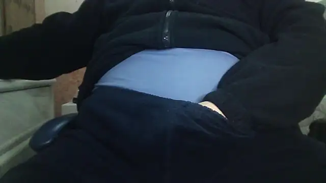 Snapshot of bigfish2222 chatting on December 15, 2025, 8:13 pm bigfish2222 online show from December 15, 2025, 8:13 pm