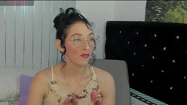 Snapshot of carolina_nov1 chatting on July 11, 2026, 4:26 am carolina nov1 online show from July 11, 2026, 4:26 am