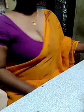 Snapshot of Anu_curvy chatting on July 17, 2026, 5:18 pm Anu curvy online show from July 17, 2026, 5:18 pm