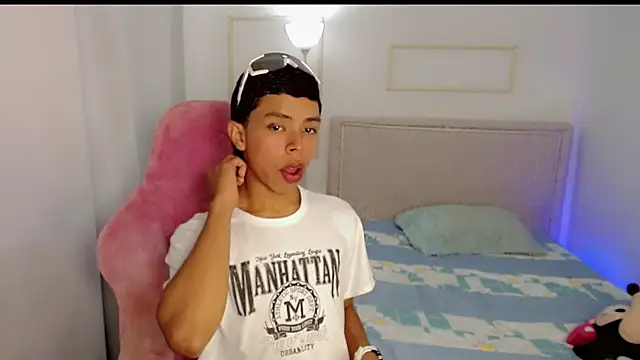 Snapshot of JeifMoon_ chatting on July 11, 2026, 12:19 pm JeifMoon online show from July 11, 2026, 12:19 pm