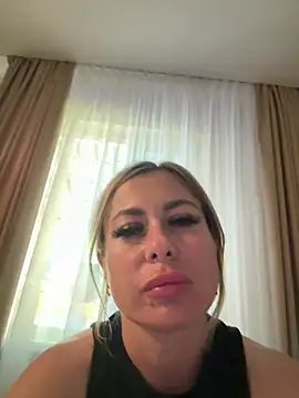 Snapshot of little_berry77 chatting on July 22, 2026, 9:56 am little berry77 online show from July 22, 2026, 9:56 am