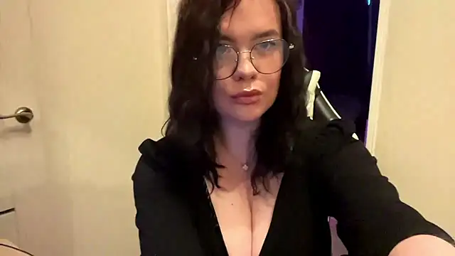 Snapshot of AdelinaVirelle chatting on July 14, 2026, 5:07 pm AdelinaVirelle online show from July 14, 2026, 5:07 pm