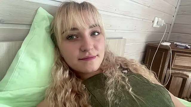 Snapshot of LilEvi chatting on July 16, 2026, 6:41 am LilEvi online show from July 16, 2026, 6:41 am