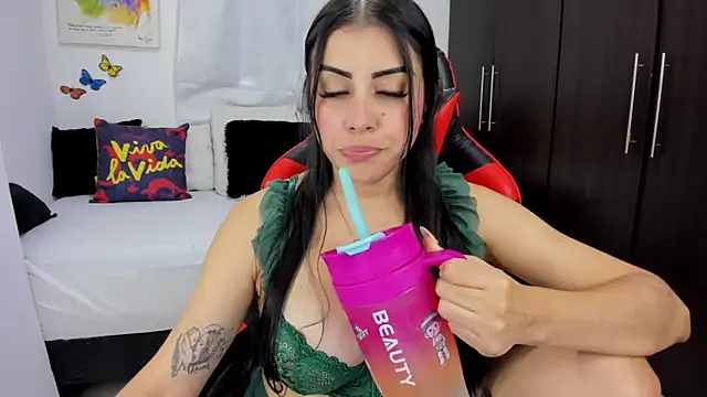 lucy007  online show from March 4, 2025, 8:05 pm