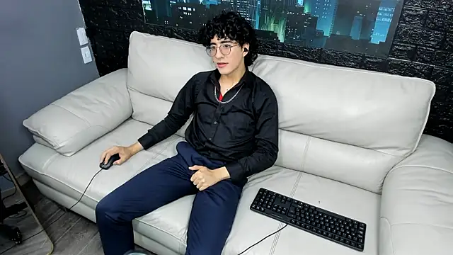 Snapshot of ElliotNoir chatting on July 15, 2026, 6:35 pm ElliotNoir online show from July 15, 2026, 6:35 pm