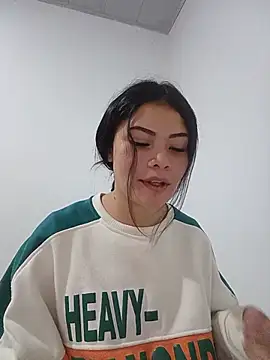 Snapshot of LoveLilly_ chatting on July 28, 2026, 9:26 am LoveLilly online show from July 28, 2026, 9:26 am