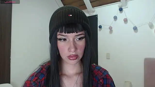Snapshot of madeleine_evans chatting on July 23, 2026, 8:18 pm madeleine evans online show from July 23, 2026, 8:18 pm