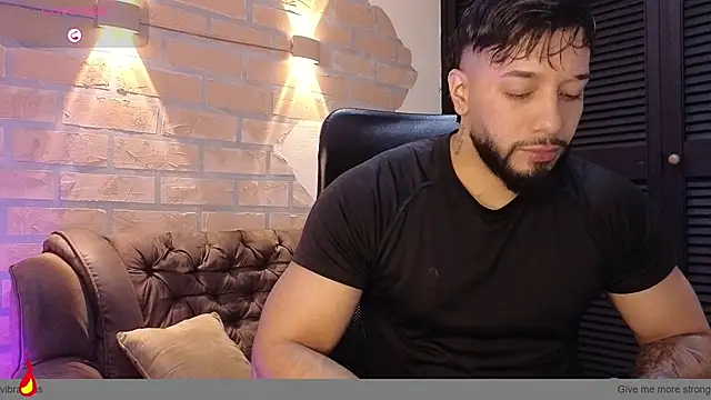 Snapshot of Enzo_001 chatting on July 21, 2026, 10:01 pm Enzo 001 online show from July 21, 2026, 10:01 pm