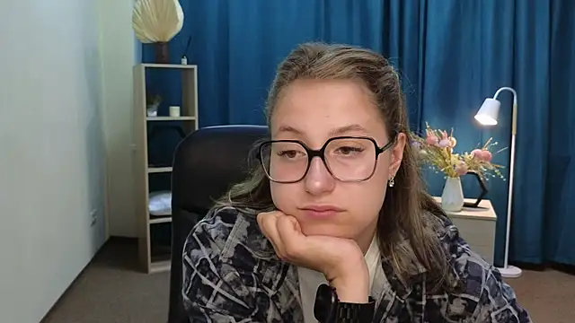 CiaraSiracuse online show from July 23, 2026, 9:40 am