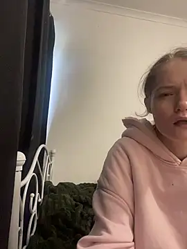 honeyxraee1 online show from August 1, 2026, 8:13 am