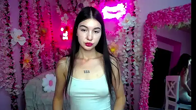 Lolli Bennet online show from July 26, 2026, 12:12 pm