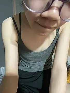 Snapshot of Li-Li12 chatting on July 24, 2026, 3:10 pm Li-Li12 online show from July 24, 2026, 3:10 pm