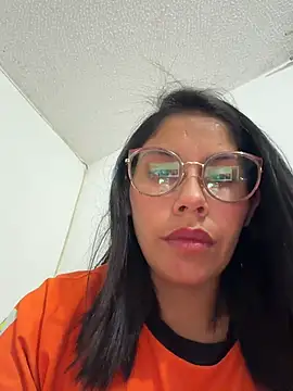 Snapshot of Mia_roux21 chatting on July 25, 2026, 6:11 am Mia roux21 online show from July 25, 2026, 6:11 am
