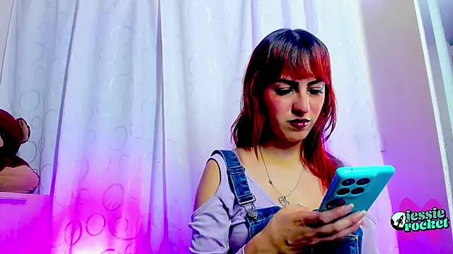 jessierocketx online show from April 29, 2026, 8:59 pm