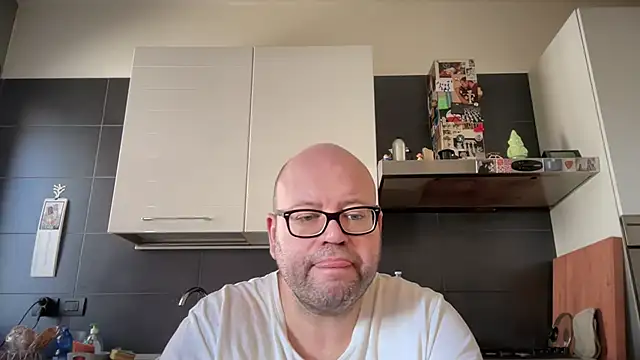 Snapshot of theitalianbear chatting on September 28, 2025, 10:42 am theitalianbear online show from September 28, 2025, 10:42 am