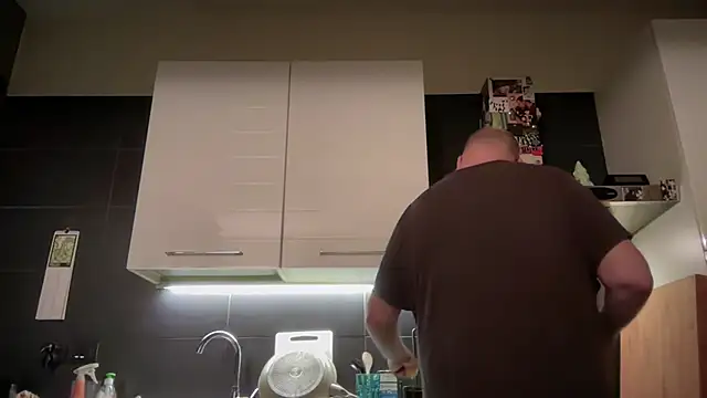 theitalianbear online show from May 4, 2026, 3:02 am