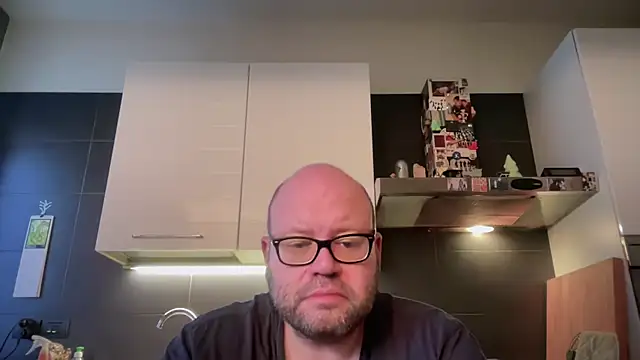 theitalianbear online show from May 8, 2026, 4:18 am