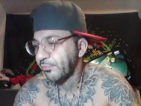 Snapshot of MagicStickBoy chatting on May 12, 2026, 6:32 am MagicStickBoy online show from May 12, 2026, 6:32 am
