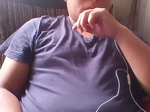 roberto17293 online show from July 27, 2026, 6:15 pm