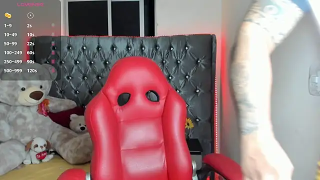 Snapshot of mrloganfuck1 chatting on July 8, 2026, 7:02 am mrloganfuck1 online show from July 8, 2026, 7:02 am