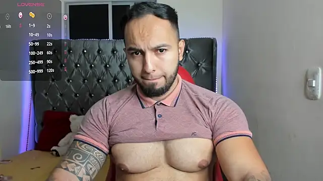 Snapshot of mrloganfuck1 chatting on July 18, 2026, 5:44 am mrloganfuck1 online show from July 18, 2026, 5:44 am