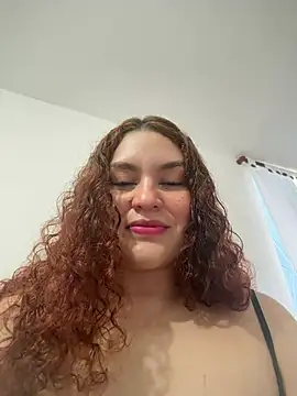 Snapshot of luania1 chatting on August 5, 2026, 4:32 pm luania1 online show from August 5, 2026, 4:32 pm