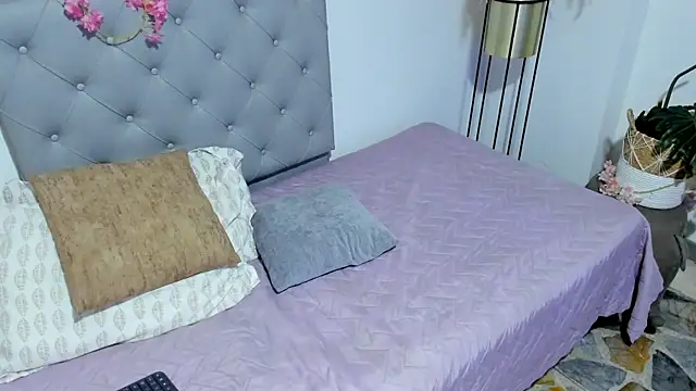 IsabellaReinaa online show from July 31, 2026, 12:37 pm