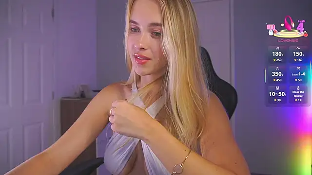 Snapshot of DanikaDillan chatting on March 3, 2025, 1:42 am DanikaDillan online show from March 3, 2025, 1:42 am