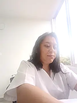 Queen-yessi12 online show from August 3, 2026, 1:49 pm