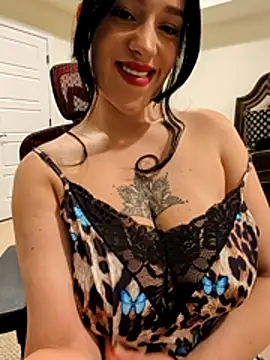 LyannaGardner online show from August 2, 2026, 1:26 am