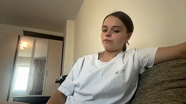 LorileeKaliszewski online show from August 3, 2026, 9:04 am