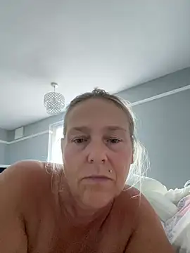 Blondnboujee53 online show from August 4, 2026, 5:54 am