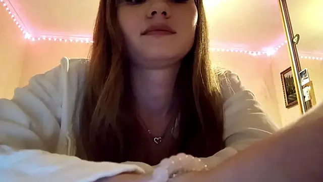 Snapshot of LiziArms chatting on August 4, 2026, 5:26 pm LiziArms online show from August 4, 2026, 5:26 pm
